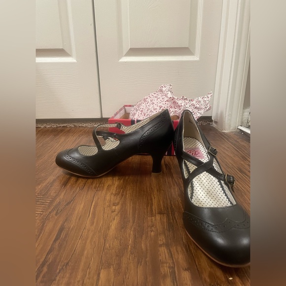 *SOLD* Retro Flapper Shoes - Picture 3 of 4
